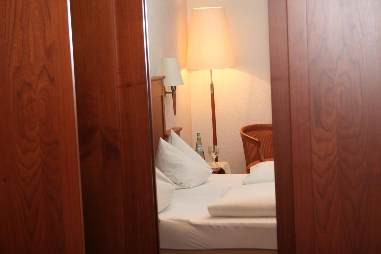Gasthof & Hotel Goldene Krone 伊普霍芬 外观 照片