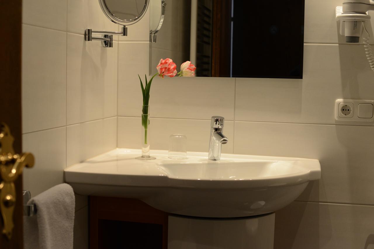 Gasthof & Hotel Goldene Krone 伊普霍芬 外观 照片