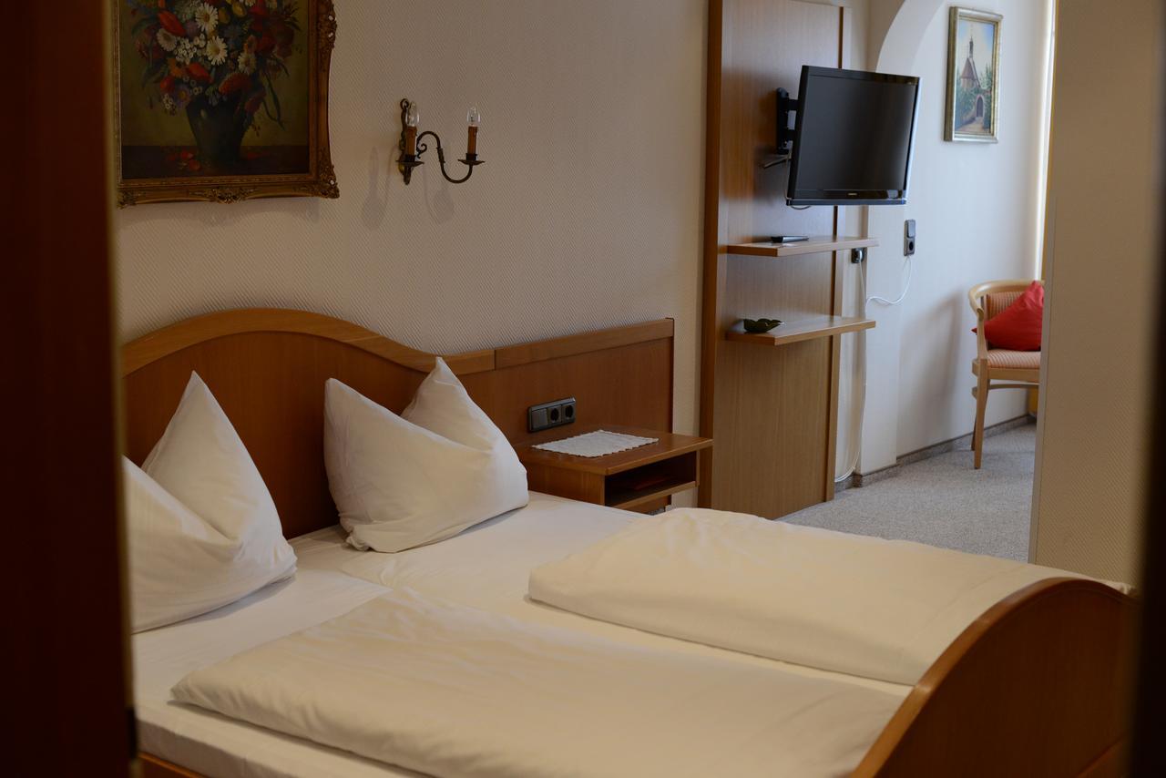 Gasthof & Hotel Goldene Krone 伊普霍芬 外观 照片