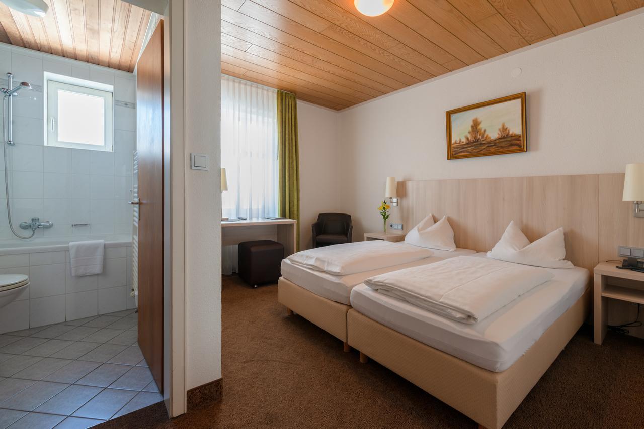 Gasthof & Hotel Goldene Krone 伊普霍芬 外观 照片