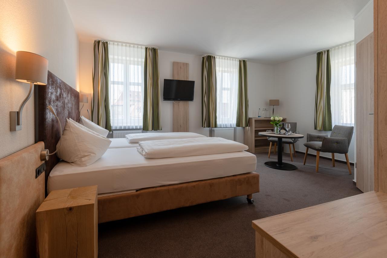 Gasthof & Hotel Goldene Krone 伊普霍芬 外观 照片
