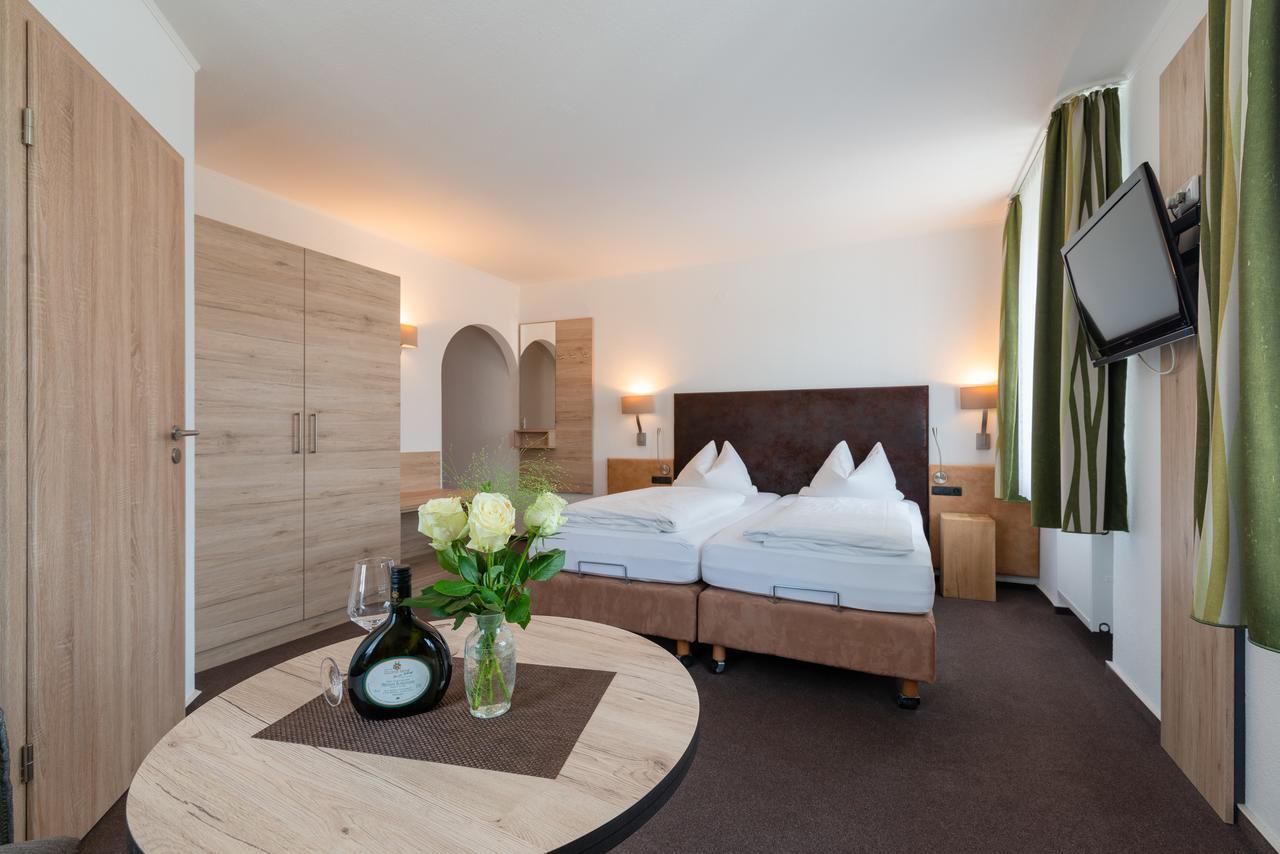Gasthof & Hotel Goldene Krone 伊普霍芬 外观 照片