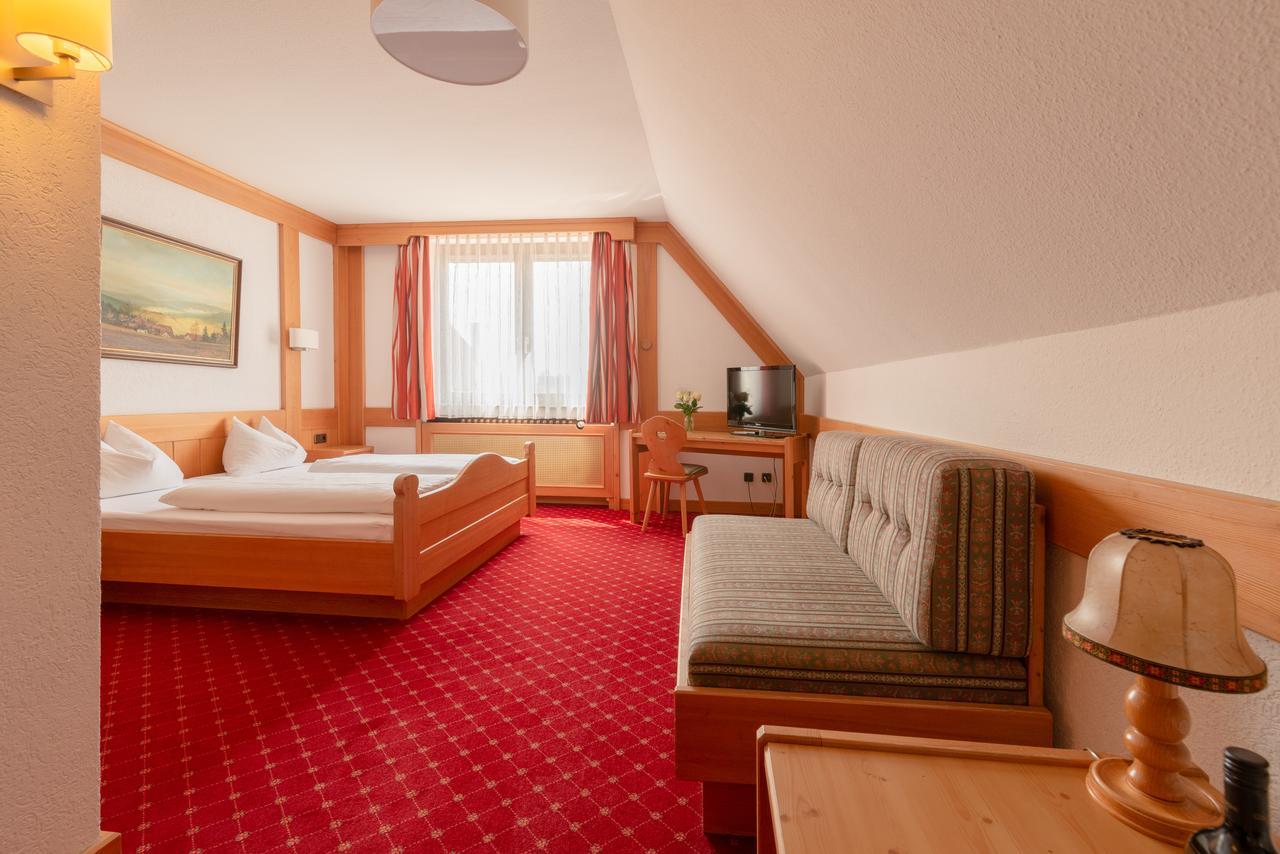 Gasthof & Hotel Goldene Krone 伊普霍芬 外观 照片